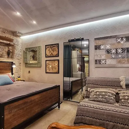 Old Town Philosopher's Abode Apartment *