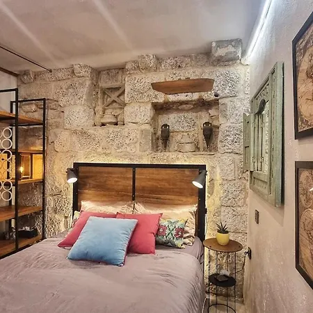 Old Town Philosopher's Abode Apartment